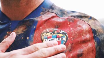El barro, presente en la camiseta del Levante