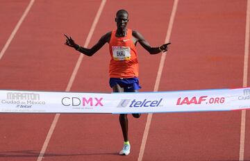 En la rama varonil, Kenia hizo el 1-2-3 conTitus Ekiru, Edwin Koech y Matthew Kipkoech Kisorio. Y en la femenil, Etiopía lo hizo con Etaferahu Woda Temesgen, Fantu Eticha Kimma y Tinbit Gidey Weldegebriel.