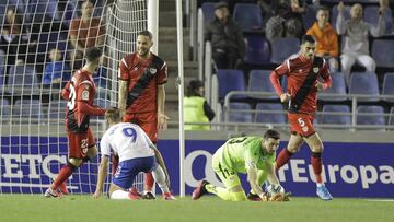 Óscar, Mario, Dimitrievski y Catena, ante el Tenerife.