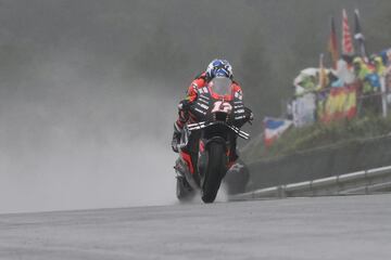 La pole de Márquez bajo la lluvia en Motegi