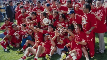 during the game Toluca vs Santos, corresponding to the Grand Final of the 2000 Torneo Verano of the Primera Division of Futbol Mexicano, at Nemesio Diez Stadium, on June 03, 2000.
<br><br>
durante el partido Toluca vs Santos, correspondiente a la Gran Final del Torneo Verano 2000 de la primera division del Futbol Mexicano, en el Estadio Nemesio Diez, el 03 de Junio de 2000.