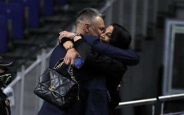 El Barcelona, campeón de la Copa del Rey. Jasikevicius celebra el triunfo con su mujer.


