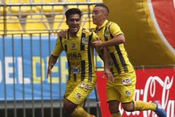 Futbol, Everton vs Universidad Catolica. 
Segunda fecha, campeonato de Clausura 2016/17.
El jugador de Everton Nicolas Orellana, (I) celebra luego de convertir un gol contra Universidad Catolica durante el partido de primera division disputado en el estadio Sausalito de Via del Mar, Ch, cHile.
12/02/2017
Marcelo Hernandez/Photosport
*************

Football, Everton vs Universidad Catolica.   Second date, Closure Championship 2016/17.
Everton's player Nicolas Orellana (L) celebrates after scoring  against Universidad Catolica during the first division football match held at the Sausalito stadium in Via del Mar, Chile.
12/02/2017.
Marcelo Hernandez/Photosport