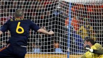 <b>SU PESO EN ORO.</b> Este gol que valió un Mundial para España podría, junto a su gran temporada, habelre valido el Balon de Oro a Iniesta.