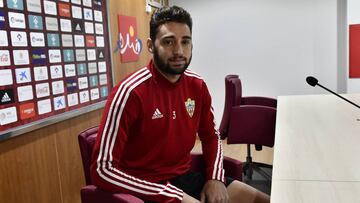 Iván Martos, en una comparecencia como jugador del Almería.