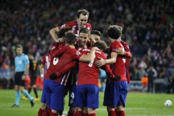 Los jugadores celebran el 2-0 de Griezmann. 