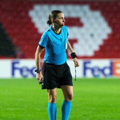 Stéphanie Frappart, primera mujer en arbitrar un partido de Champions