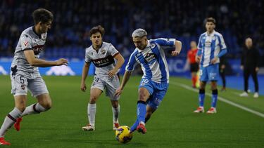 Tiene un talento innato para entrar en contacto con el balón. Ante el Deportivo supo aprovechar los huecos que dejaba en el quipo coruñés entre líneas. Consiguió un gol de ser el más listo de la clase al entrar en el área sin oposición.