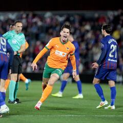 Aprobados y suspensos del Valencia: Canós se reivindica y Sadiq perdona en su debut