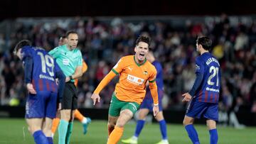 Aprobados y suspensos del Valencia: Canós se reivindica y Sadiq perdona en su debut