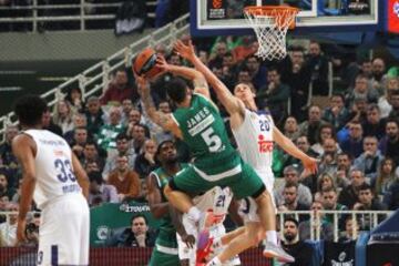 Mike James y Jaycee Carroll.