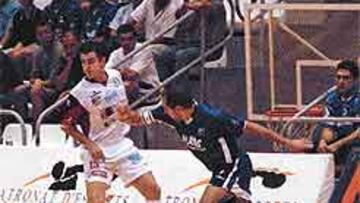 <b>POLÉMICA.</B> El Playas, en su último partido ante el Guadalajara.