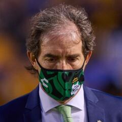 Guillermo Almada no continuará con Santos Laguna