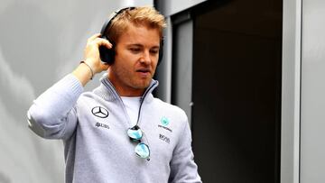 Rosberg en Montmeló durante los test.