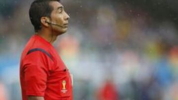 La FIFA sustituye al asistente Humberto Clavijo por sus errores