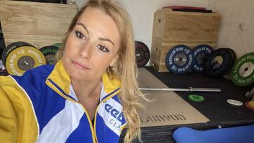 Lydia Valentín, durante un entrenamiento en el gimnasio de su casa.