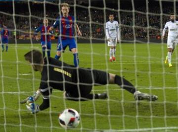 Gol 2-0 de Rakitic de penalti