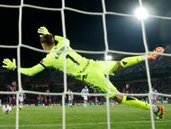 Soccer Football - LaLiga - FC Barcelona v Real Sociedad - Estadi Olimpic Lluis Companys, Barcelona, Spain - May 13, 2024 FC Barcelona's Raphinha scores their second goal from the penalty spot past Real Sociedad's Alex Remiro REUTERS/Albert Gea