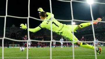 Soccer Football - LaLiga - FC Barcelona v Real Sociedad - Estadi Olimpic Lluis Companys, Barcelona, Spain - May 13, 2024 FC Barcelona's Raphinha scores their second goal from the penalty spot past Real Sociedad's Alex Remiro REUTERS/Albert Gea