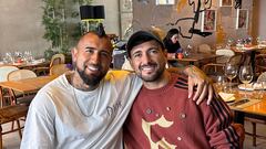 Vidal visita un restaurante en Brasil y se reúne con un mundialista: “Lindo poder encontrarte, amigo”