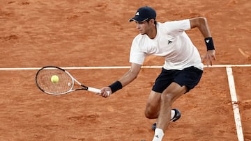 MADRID, 26/04/2026.- El tenista español Rafa Jódar contra el brasileño Joao Fonseca durante la ronda de 32 del Mutua Madrid Open, este domingo en la Caja Mágica de Madrid. EFE/ Sergio Pérez