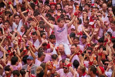 Ambiente tras el "Chupinazo" que abre las fiestas de San Fermín 2025.