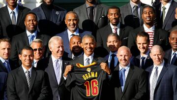 Obama pays tribute to comeback Cleveland Cavaliers