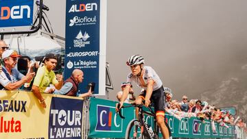 Pablo Torres gana la etapa del Porvenir con final en Finestre.
