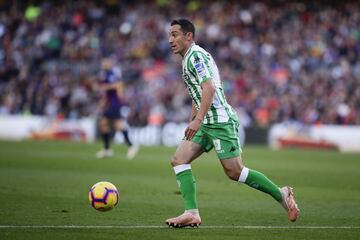 Al igual que Rafa, se fue rápido al fútbol europeo siendo el Deportivo la Coruña quien lo fichó en 2007, luego de dos años con el primer equipo del Atlas.