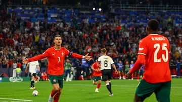 Munich (Germany), 04/06/2025.- Cristiano Ronaldo of Portugal (L) celebrates scoring the 1-2 goal with teammate Nuno Mendes who assisted him during the UEFA Nations League semi-final soccer match between Germany and Portugal, in Munich, Germany, 04 June 2025. (Alemania) EFE/EPA/ANNA SZILAGYI