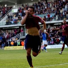 Charles, el hijo pródigo regresó a Pasarón para amargar al Castilla