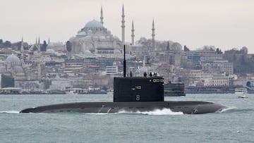 Where is the Black Sea, how many countries surround it and what are the most important ports?