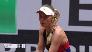 Caroline Wozniacki remonta y avanza a cuartos de final