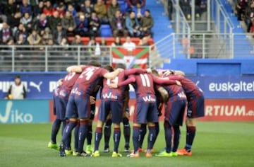 Eibar huddle