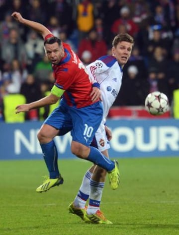 Viktoria Plzen-CSKA. Pavel Horvath y Pontus Wernbloom.