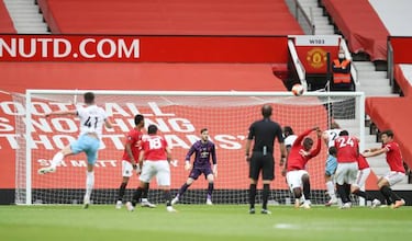 Paul Pogba called 'embarrassing' after Hammers handball