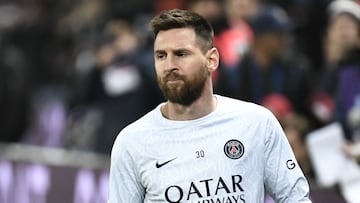Paris Saint-Germain's Argentine forward Lionel Messi warms up before the French L1 football match between Paris Saint-Germain (PSG) and Olympique Lyonnais (OL) at The Parc des Princes Stadium in Paris on April 2, 2023. (Photo by STEPHANE DE SAKUTIN / AFP)