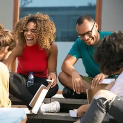 ¿Qué porcentaje de latinos nacidos en EEUU no son hispano hablantes según datos oficiales?