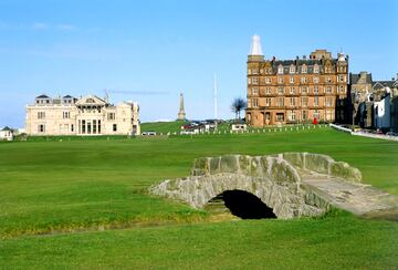 Fundado en 1843, St. Andrews, sede este a?o, es considerado 'la casa del golf'. Tiene siete recorridos, de los cuales el Old Course, con elementos míticos como el Swilcan Bridge, es el más venerado. Pese a ser el club más famoso del mundo, es público. No hace falta ser socio para jugarlo.