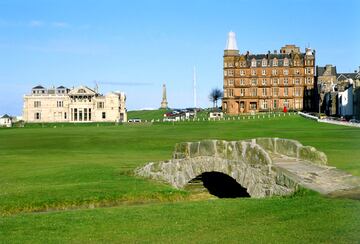 Fundado en 1843, St. Andrews, sede este año, es considerado 'la casa del golf'. Tiene siete recorridos, de los cuales el Old Course, con elementos míticos como el Swilcan Bridge, es el más venerado. Pese a ser el club más famoso del mundo, es público. No hace falta ser socio para jugarlo.