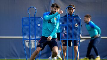 GRAFCAT2895. BARCELONA, 07/11/2022.- El jugador del FC Barcelona, Gerard Piqu¨¦, durante el entrenamiento que ha realizado el equipo este lunes en la ciudad deportiva Joan Gamper. EFE/Enric Fontcuberta.
