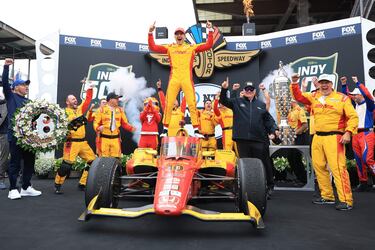 Álex Palou hace historia tras conquistar una de las carreras más importantes del automovilismo, las 500 Millas de Indianápolis.
