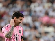 Inter Miami's Argentine forward #10 Lionel Messi gestures during the friendly football match between Peru's Alianza Lima and the US' Inter Miami at the Alejandro Villanueva Stadium in Lima on January 24, 2025. (Photo by Connie FRANCE / AFP)