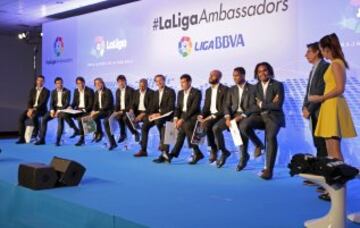 Figo, Kanouté, Kluivert, Karembeu, Albelda, Urzaiz, Salgado, Morientes y Roberto Carlos, Fernando Sanz y Mendieta fueron presentados como embajadores de La Liga.