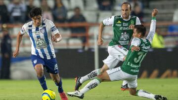 Los esmeraldas no lograron mantener su ventaja y cayeron 2-1 ante los hidalguenses gracias a los tantos de Palacios y Honda. Donovan jugó nueve minutos.