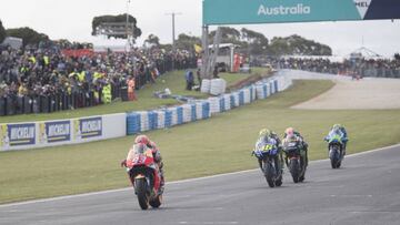 PHILLIP ISLAND, AUSTRALIA - OCTOBER 22: Marc Marquez of Spain and Repsol Honda Team leads the field during the MotoGP race during the 2017 MotoGP of Australia at Phillip Island Grand Prix Circuit on October 22, 2017 in Phillip Island, Australia. (Photo by Mirco Lazzari gp/Getty Images)