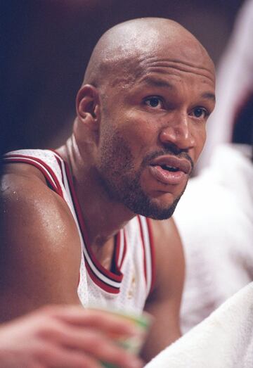 Jugó quince años en la NBA con dos etapas bien diferenciadas y ambas extraordinarias. En la segunda, y entre 1994 y 2001, se convirtió en peón de confianza de Phil Jackson primero en Chicago Bulls y luego en Los Angeles Lakers.