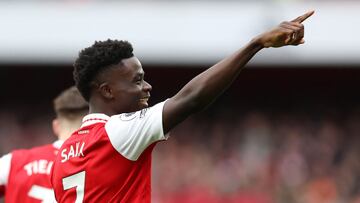 Bukayo Saka, jugador del Arsenal, celebra un gol contra el Crystal Palace.