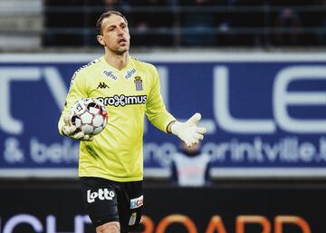 El mayor de la lista, pero no el que más ha jugado. Tras 7 temporadas en el Charleroi de la Liga belga, el veterano guardameta se incorporó al Stade de Reims de la Ligue 1 como agente libre. El problema de Penneteau, de 41 años, es que en su nuevo equipo se encontró con Pedrag Rajkovic, uno de los porteros más destacados del curso en Francia, que jugado los 38 partidos del campeonato liguero. Aún tiene un año más de contrato.