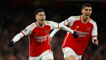 Soccer Football - Premier League - Arsenal v Liverpool - Emirates Stadium, London, Britain - February 4, 2024 Arsenal's Gabriel Martinelli celebrates scoring their second goal with Kai Havertz Action Images via Reuters/John Sibley NO USE WITH UNAUTHORIZED AUDIO, VIDEO, DATA, FIXTURE LISTS, CLUB/LEAGUE LOGOS OR 'LIVE' SERVICES. ONLINE IN-MATCH USE LIMITED TO 45 IMAGES, NO VIDEO EMULATION. NO USE IN BETTING, GAMES OR SINGLE CLUB/LEAGUE/PLAYER PUBLICATIONS.